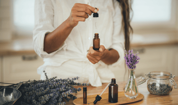 Terapia com Aromas: Como Óleos Essenciais Podem Apoiar a Saúde Mental